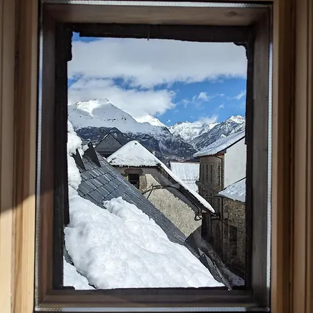 Ferienhaus Nornore: Casa Especial En La Montana Piedrafita de Jaca